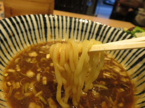 しゅうまい屋　麺上げ