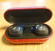 ワイヤレスイヤホン