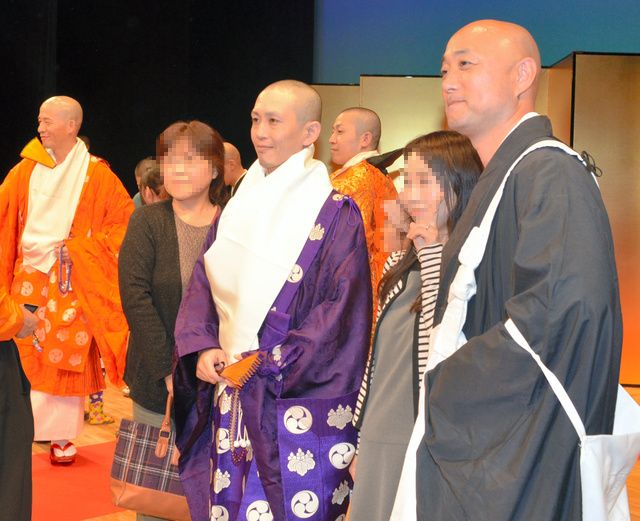 画像あり 美 坊主 とされる青年僧侶10人によるファッションショー 美 坊主 ショー開催に立ち見まで出る人気ぶり 併設は お坊さんサロン まで 一糸のblog 画像あり 美 坊主 とされる青年僧侶10人によるファッションショー 美 坊主 ショー開催に立ち見まで出る人気ぶり 併設は お坊さんサロン まで 一糸のblog
