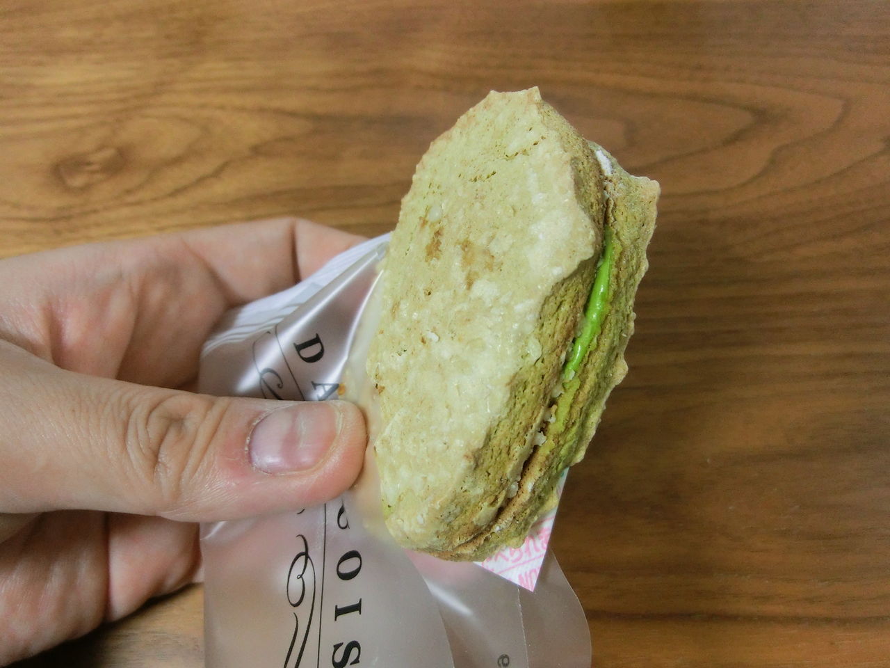 おみやげ 抹茶ダックワーズ ある意味全国 メロン味ってメロンの味じゃない