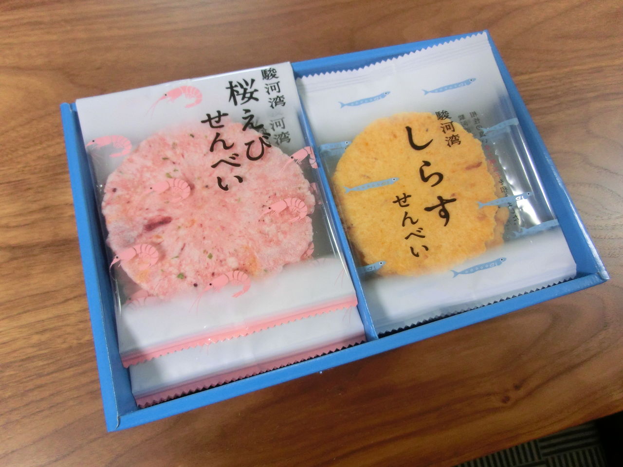 おみやげ 駿河湾しらすせんべいと駿河湾桜えびせんべい 静岡 メロン味ってメロンの味じゃない