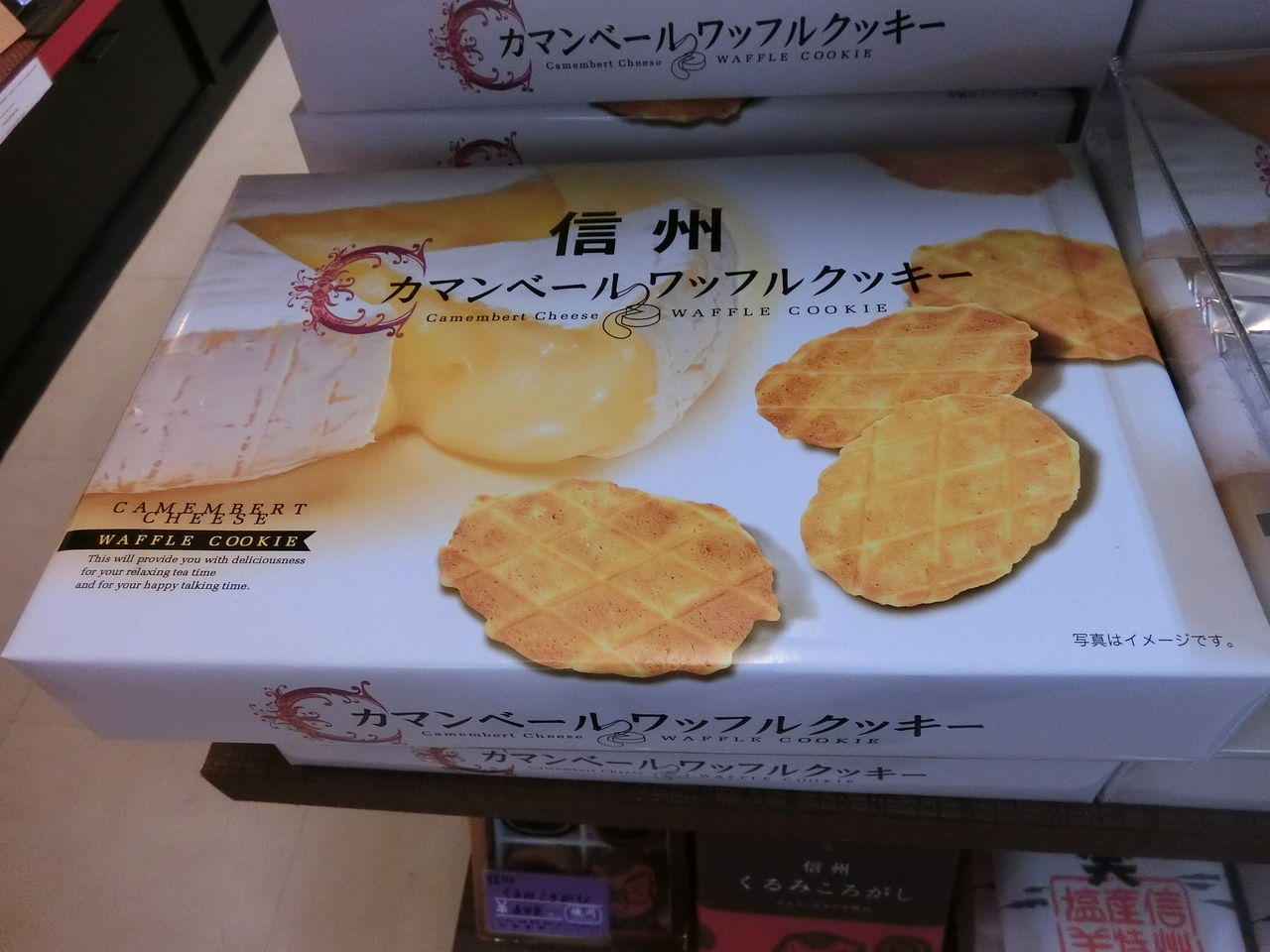 おみやげ] ワッフルクッキー - ある意味全国 : メロン味ってメロンの味