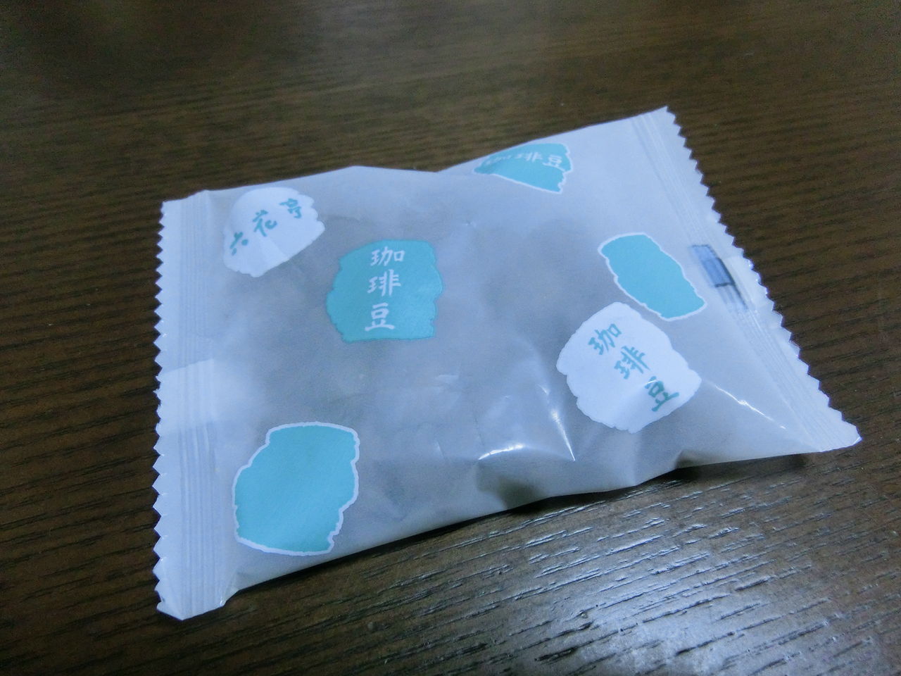 おみやげ 珈琲ビーンズ 六花亭 北海道 メロン味ってメロンの味じゃない おみやげ 珈琲ビーンズ 六花亭 北海道 メロン味ってメロンの味じゃない