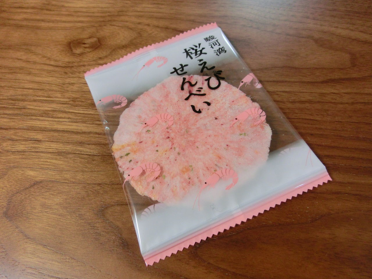 おみやげ 駿河湾しらすせんべいと駿河湾桜えびせんべい 静岡 メロン味ってメロンの味じゃない