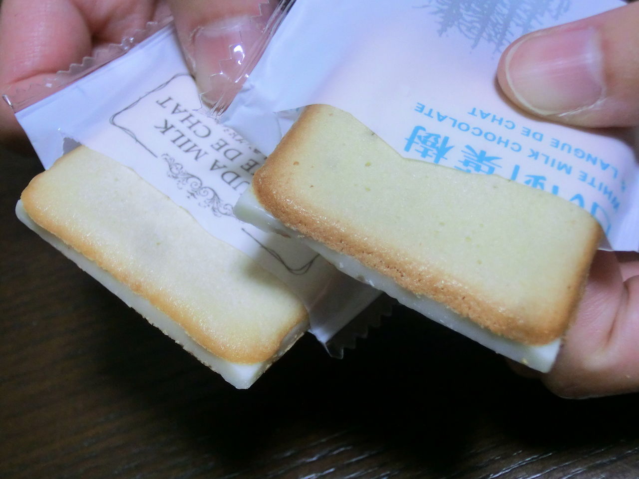 おみやげ 白い針葉樹 安田牛乳ラングドシャー 直接対決 A 埼玉 メロン味ってメロンの味じゃない おみやげ 白い針葉樹 安田牛乳ラングドシャー 直接対決 A 埼玉 メロン味ってメロンの味じゃない