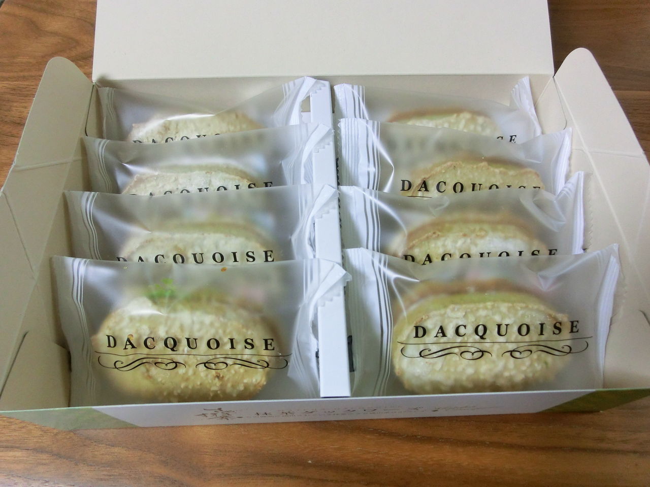 おみやげ 抹茶ダックワーズ ある意味全国 メロン味ってメロンの味じゃない