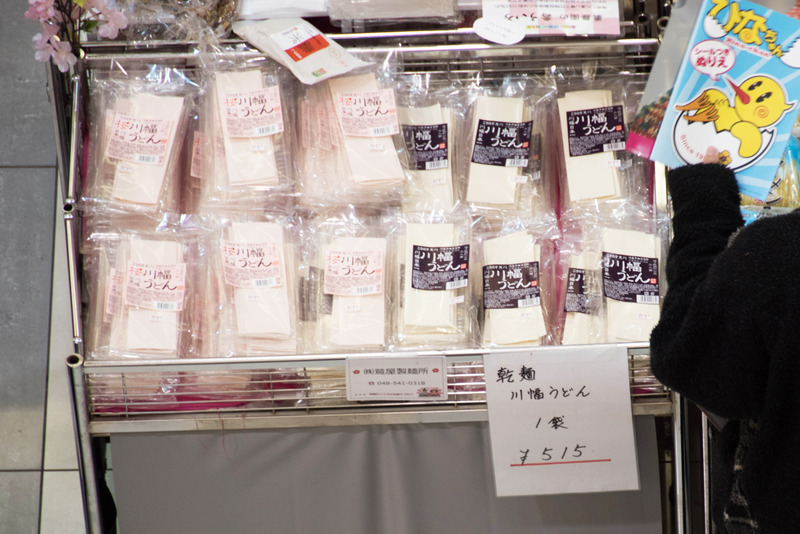 鴻巣のピラミッドひな壇 女装男子ガチ撮り