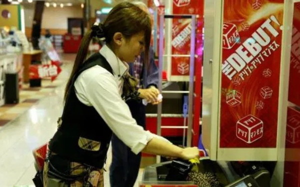 店員
