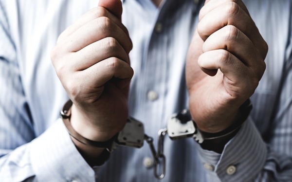 逮捕