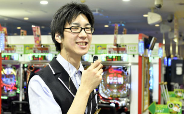 店員がインカムでニヤニヤしてるの腹立つんだが パチンコハック パチンコ パチスロ解析攻略まとめサイト