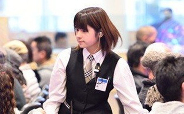 今のパチ屋の店員ってなにしてんの？
