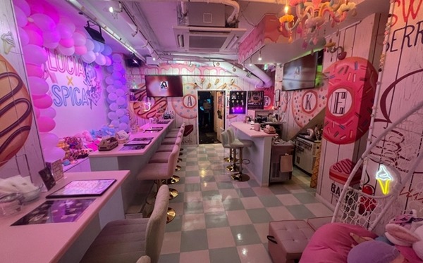 パチンコ屋は客にパチンコやらせて金取るより客と店員がおしゃべりしてコーヒー代を取る商売にしろ