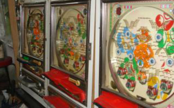 昔のドリフ大爆笑に出てくるパチンコ屋が”変”なんだが昔ってこんなんだったの？ ぱちんこドキュメント!!