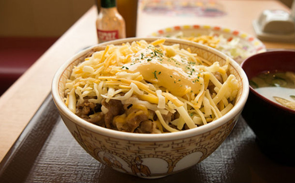 とろ〜り3種のチーズ牛丼1