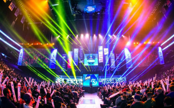 636636314785398763-AT-T-and-ESL-Partnership-Photo
