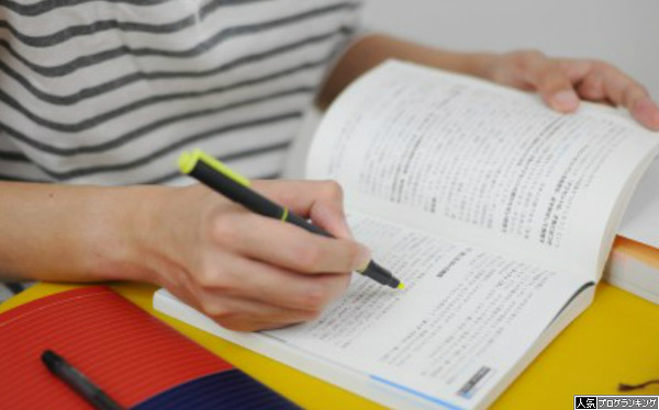 スロット打つより資格の勉強した方が期待値高いんじゃ…