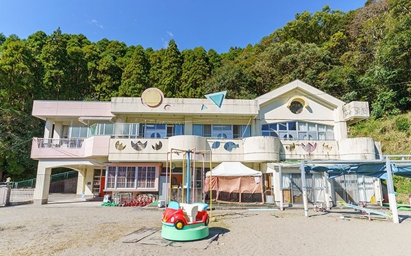 パチ屋に保育園併設したらパチンカーママも子育てしやすくね？
