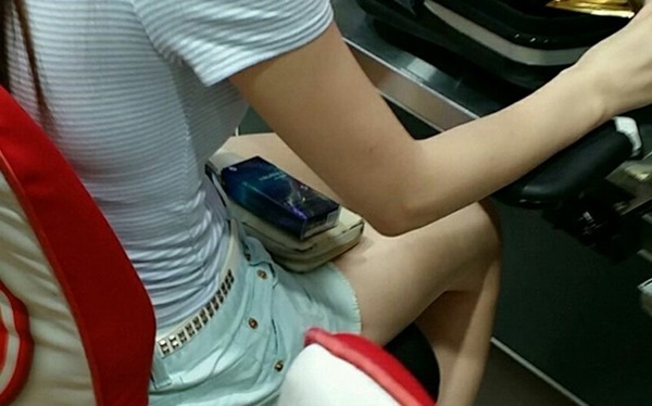 女