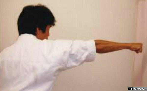 台パンで手の甲を複雑骨折、損害賠償請求する・・