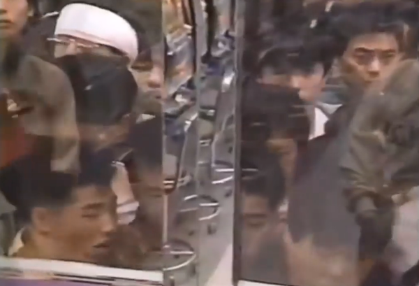 【動画】80年代のパチ屋の開店直後の様子が公開される