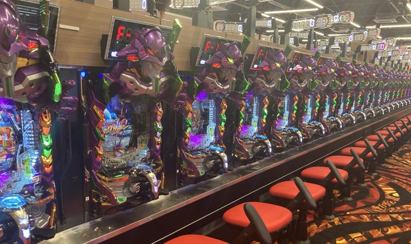 【朗報】エヴァ17日本最速設置店さん、データランプが見えないという意見にも最速で対応ｗｗｗｗｗｗ