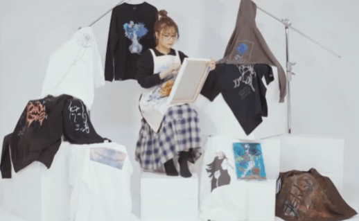 【画像あり】フェアリンさんのブランドが「手の込んだグラフィックイラストTシャツ」を発表←似たようなロゴデザインのものがメルカリで販売されていると話題に