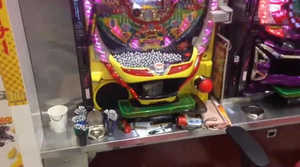 【動画あり】 パチ屋で見かけた凄惨なとんでもない光景←お前らの想像の3.0倍ヤバいｗｗｗｗｗ