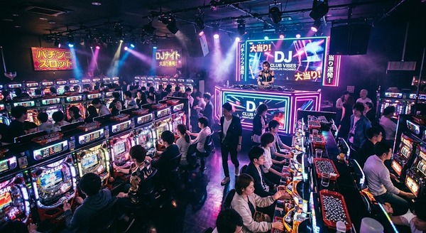 【DJブース完備】最新のパチ屋さん、クラブになるｗｗｗｗｗｗ