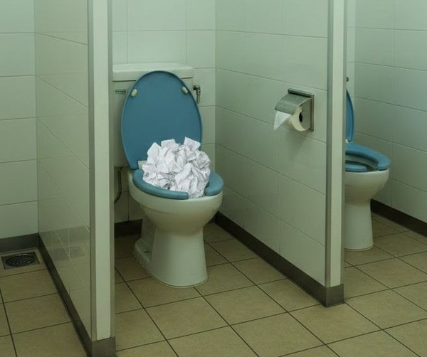 パチンカスによるトイレのイタズラを防止する「ジャンボトイレットロール777m専用・鍵付き容器」が発見される！これでトイペダンクに怯えず済むな！！！