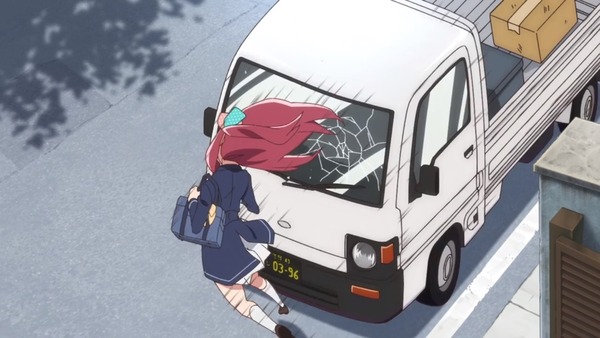 轢かれる