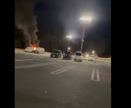 【画像あり】太平洋セメント爆発事故翌日のパチ屋駐車場の様子が公開される…これは酷い…