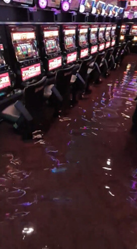【ゲリラ豪雨】大雨被害に遭った千葉県佐倉市のパチ屋の店内状況が怖すぎると話題に…