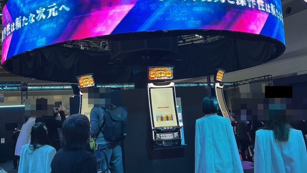 【お披露目まで6年】ユニバカサミフェスに展示されたスマスロ新筐体が話題　これが市場に投入されるのかｗｗｗ