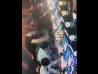 【動画】キング観光さんに現れた台キック男の悪行を収めた監視カメラ映像がフル公開される。ずっと暴れててワロタ…