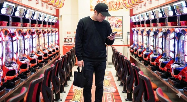 あっ！こいつ今パチ屋に向かってんなって奴にありがちなファッションあげてけ