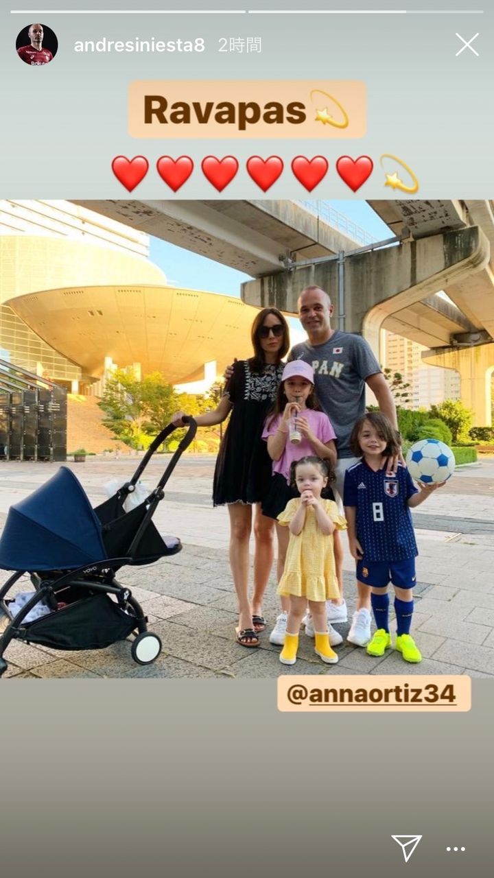 画像 イニエスタが Japan のtシャツを着て家族とパシャリ Samurai Footballers サッカーまとめ 画像 イニエスタが Japan のtシャツを着て家族とパシャリ Samurai Footballers サッカーまとめ