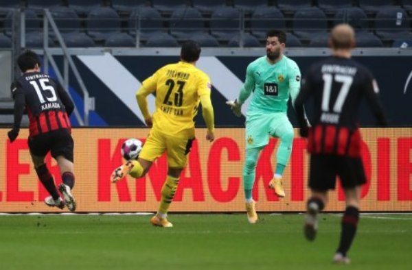 試合結果 鎌田大地 技あり弾 フランクフルトはドルトムントの猛攻耐えドロー Football Timeline 試合結果 鎌田大地 技あり弾 フランクフルトはドルトムントの猛攻耐えドロー Football Timeline
