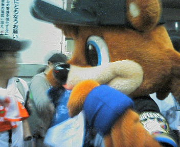 プロ野球マスコット回顧 小ネタ06 手羽元折れてもダブルピース 日々妄言