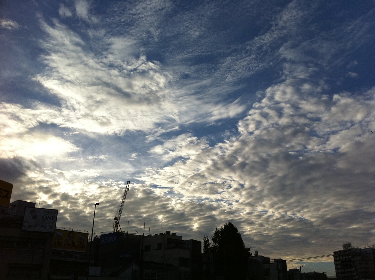 三ノ輪交差点の空