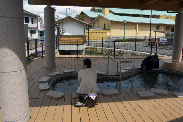ふれあいの湯 湯郷温泉 足湯 Pagetaka ふれあいの湯 湯郷温泉 足湯 Pagetaka