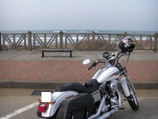 ハーレーダビッドソンと冬の日本海