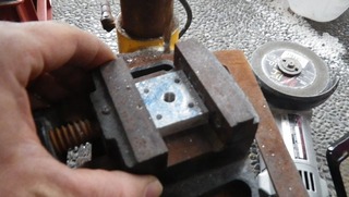 ハーレーの特殊工具ネジ穴貫通