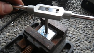 ハーレーの特殊工具ネジ切り
