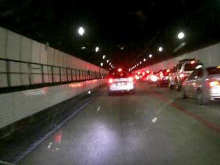 ハーレーとトンネル渋滞