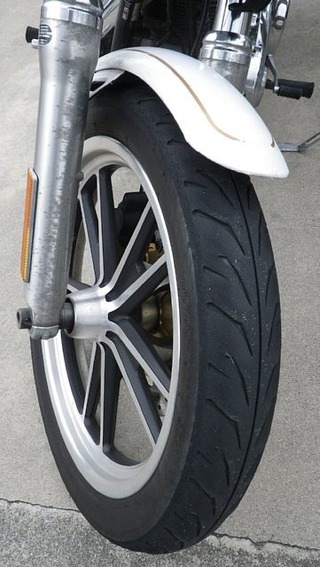 ハーレーのフロントタイア BT039
