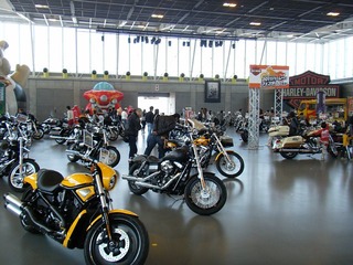 ハーレーの2011年モデル展示会場