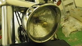 ハーレーのバイザースタイルヘッドライトトリムリング装着