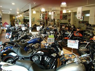 ハーレーダビッドソン沖縄店内