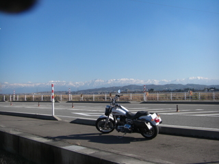 ハーレーダビッドソンと立山連峰
