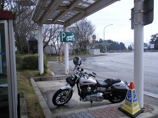 ハーレーダビッドソンと高速道路パーキングエリア